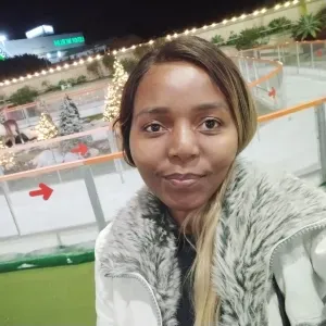 Procuro trabalho de Baby sitter para tempo inteiro ou em par