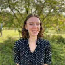 Etudiante garde ou promène animaux