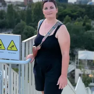 Addetto di pulizie, bagni cucina stiratura scale