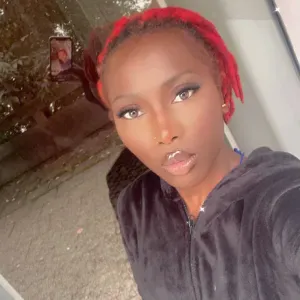  	•	Baby-sitter de confiance disponible week-end