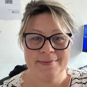 Femme de ménage sérieuse et rigoureuse 