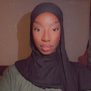 Baby-sitter expérimentée et passionnée par la petite enfance