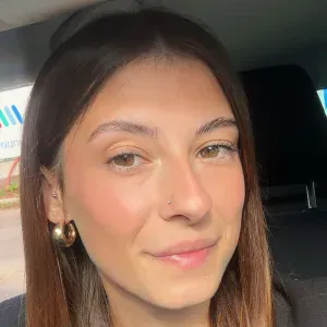 Baby-sitter travaillant en crèche 