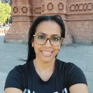 Experiencia en acompañar a personas mayores y limpieza