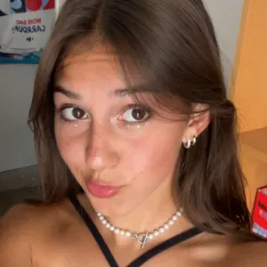 Garance, 19 ans, je propose mes services de baby-sitting.