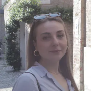 BABYSITTER OCCASIONALE A FERRARA (Sì AIUTO COMPITI)