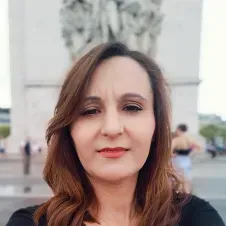 Douce,patiente, responsable, rigoureuse et a l'écoute 