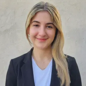 Baby-sitter sérieuse, créative, patiente à Nîmes et environs