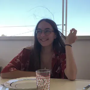 Disponible lundi après midi et mercredi à partir de 12h