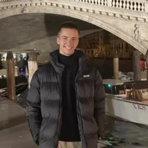 Étudiant de 20 ans à la recherche d'un travail