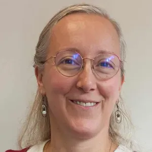 Ancienne sage-femme, je prends soin de vos enfants