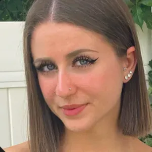 Baby-sitter expérimentée de 22 ans