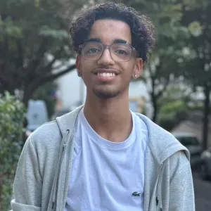 Baby-sitter disponible à Paris