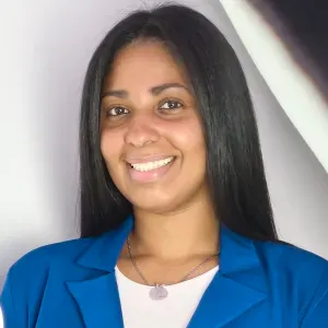 Mamã a procura de cuidar de outros bebés e jovens 