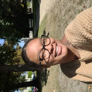 Baby-sitter diplômée disponible