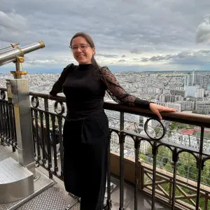 NOUNOU, JOYEUSE, DYNAMIQUE ET AFFECTUEUX