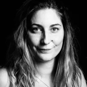 Femme de ménage très serieuse 