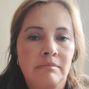 Niñera con experimentada y responsable de su entorno