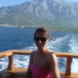 Je cherche une baby-sitter à domicile