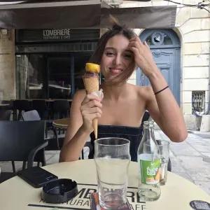 Baby-sitter sérieuse et disponible