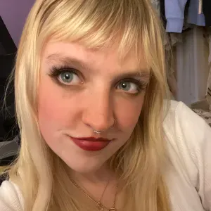 experienced babysitter who would love to help out!