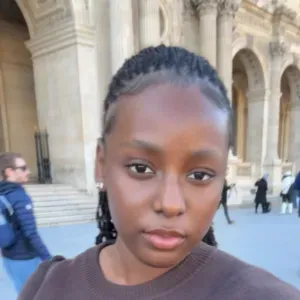  Babysitting disponible de temps à temps 