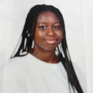 Jeune baby-sitter sérieuse et à votre service