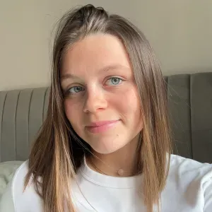Baby-sitter sérieuse et disponible