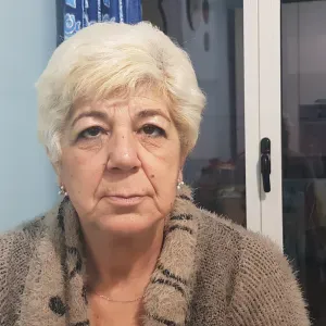 Donna per pulizie e stiro