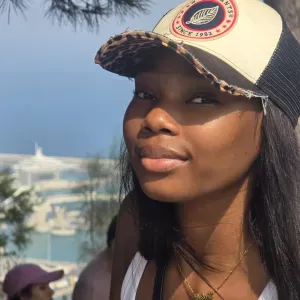 Baby-sitter - disponible dès maintenant 