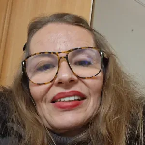 Em Portugal trabalhei como auxiliar familiar no Porto, 