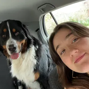 Baby-sitter dynamique, fiable et l'écoute des enfant 