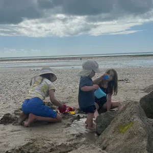 Cherche une baby-sitter sympa et fiable