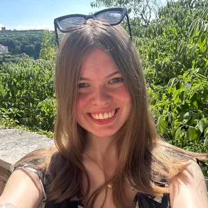 Babysitter med 2 års erfaring fra vuggestue og børnehave!