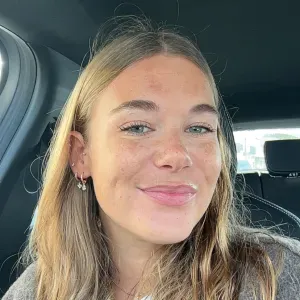 Baby-sitter expérimentée dans plusieurs centres et clubs. 