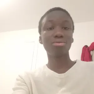 "Noa – Baby-sitter motivée et en formation petite enfance"