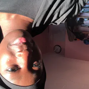 Femme de ménage dans la banlieue parisienne 