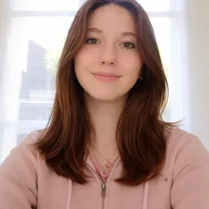 Babysitter disponible immédiatement – Agglomération Cergy 