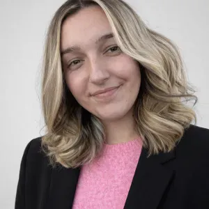 Baby-sitter disponible à votre service 