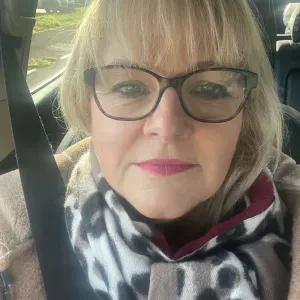 Expérimentée, Fiable et disponible 