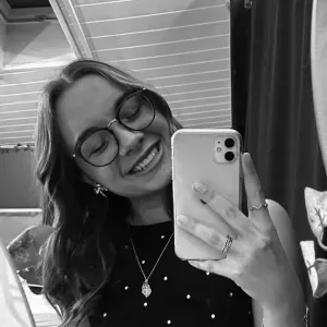 Étudiante LEA, baby-sitter occasionnellement!