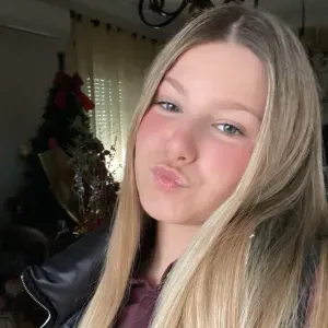 Babysitter in Periana, looking for a job . Experienced