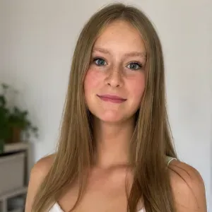 Rosie, baby-sitter sérieuse et attentionnée disponible 🥰