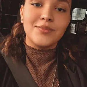 Baby-sitter et animatrice expérimenter 