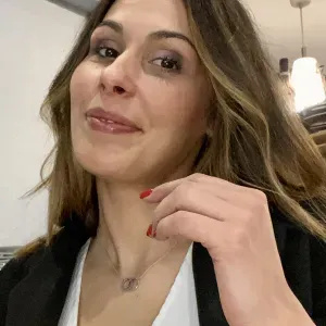 Explicadora empenhada e focada n o sucesso de casa aluno 