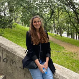 Institutrice primaire depuis 7 ans 