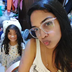 Empregada de limpeza responsável 