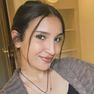 Baby-sitter , étudiante au Mans