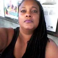 Procura de trabalho cuidadora de idosos