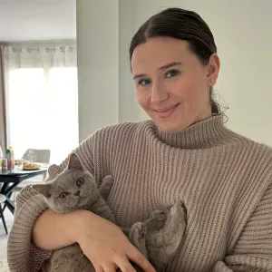 Amoureuse des chats dans le Val d'Oise